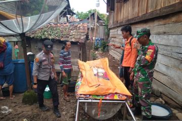 Tim SAR evakuasi jasad korban longsor di Kabupaten OKU