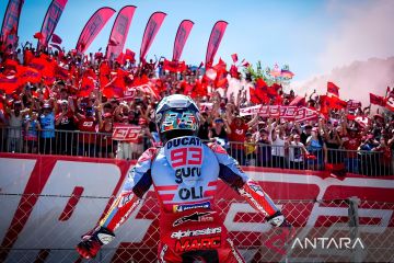 Marc Marquez sangat menikmati menari bersama fansnya di Catalonia