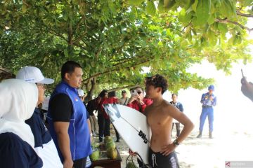 Menpora dukung pembuatan surfing center di Pesisir Barat Lampung