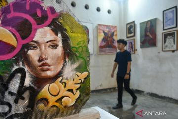 Pameran aneka barang seni di Urban Culture Medan