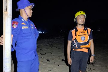 Pemancing terseret ombak, hilang di pantai Pesisir Barat Lampung