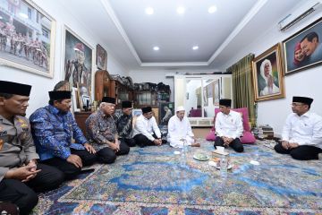 Presiden Jokowi bertakziah ke rumah duka almarhumah Syarifah Salma