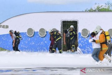 Latihan penanganan keadaaan darurat di Bandara Bali
