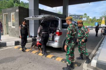 TNI dan Brimob turunkan anjing pelacak awasi pintu batas RI-Malaysia