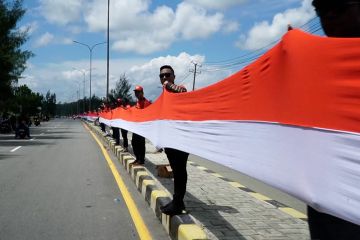 Bentangkan merah putih 10 km, Pemkot Jayapura raih rekor MURI