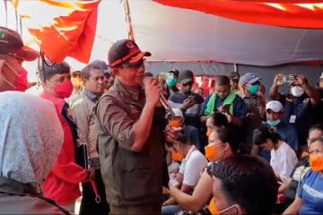 Kepala BNPB tinjau pengungsi erupsi Gunung Ibu di Halmahera Barat