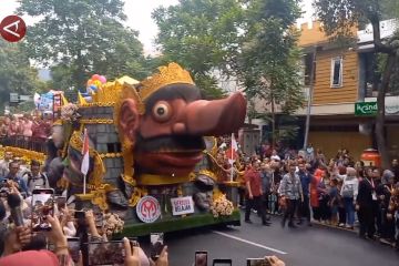 Raih rekor muri, parade mobil hias Dekranas berlangsung meriah