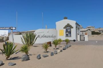 Menengok suasana "kota hantu" Kolmanskop di Namibia