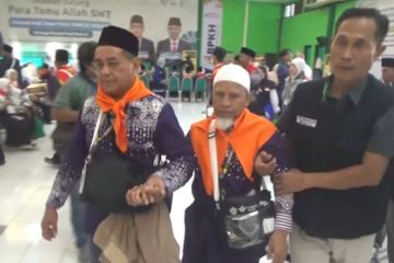 Jamaah Bali masuk Embarkasi Surabaya, salah satunya tuna netra