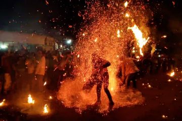 Tradisi Perang Obor di Jepara kembali digelar dengan meriah