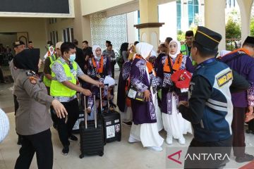 PPIH Embarkasi Makassar melepas 450 calhaj asal Sultra
