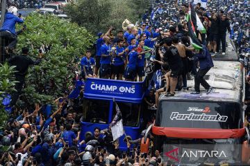 Puluhan ribu Bobotoh sambut Persib Bandung juara Liga 1