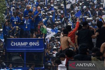 Persib Bandung  rayakan kemenangan Liga 1 Indonesia 2023/2024 dengan pawai keliling kota