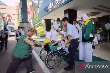 PPIH Surabaya berangkatkan 648 orang calon haji asal NTT