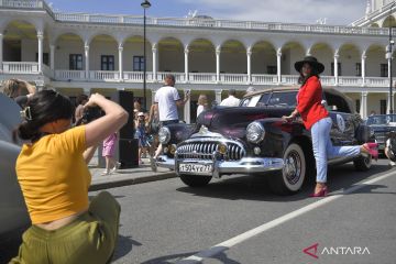 Pawai mobil retro di Moskow