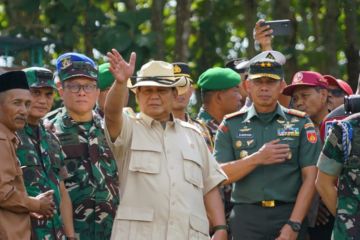 Menhan Prabowo tinjau pemasangan pipa air bersih di Gunungkidul