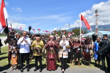 Wapres disambut tarian adat selamat datang saat tiba Wamena