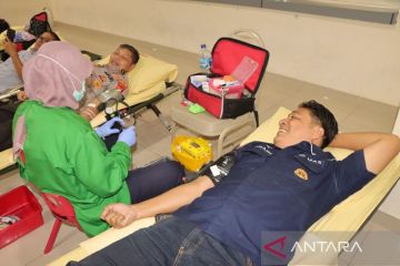 Penuhi target, PMI lakukan donor darah di Polres Jakbar