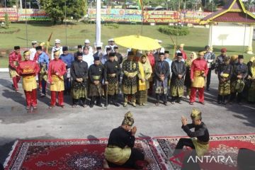 Kasal Laksamana TNI Muhammad Ali terima gelar adat dari LAM Riau