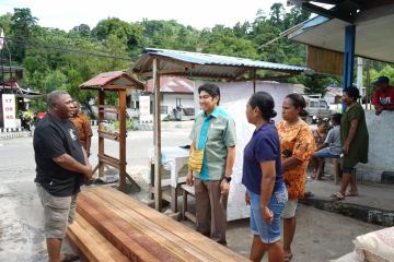 DPR Papua bantu pengembangan objek wisata Kampung Waiya Depapre