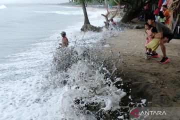 Waspada gelombang tinggi di perairan Bali