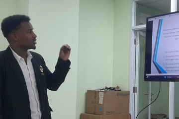 Mahasiswa asing UINSA asal Somalia teliti sarung Indonesia