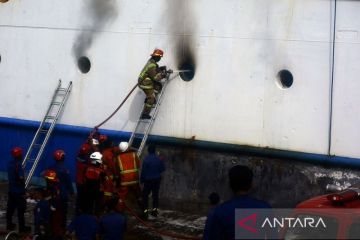 Pelni sebut tak ada korban jiwa atas kebakaran KM Umsini di Makassar