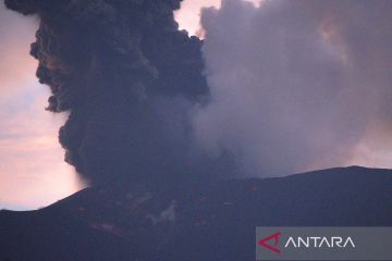 Gunung Marapi kembali lontarkan abu vulkanik setinggi 600 meter