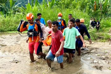 Tim SAR temukan jasad korban terbawa arus sungai di Sikka