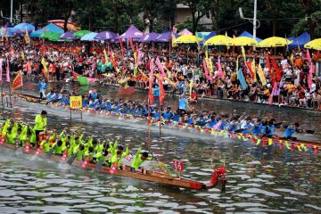 Tradisi tradisional dan modern berpadu di Festival Perahu Naga China