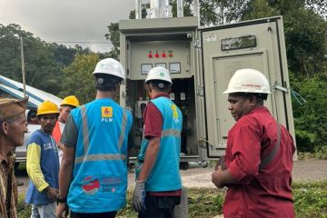 PLN alirkan listrik pada 15 dusun di Pulau Flores NTT