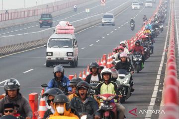 Suasana mudik jelang Hari Raya Idul Adha di Jembatan Suramadu