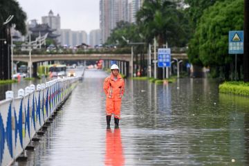 China rilis peringatan hujan badai dan arus deras dari gunung