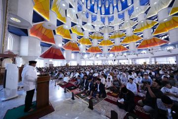 Pj Gubernur Sulsel bersama warga shalat Idul Adha di Masjid Kubah 99