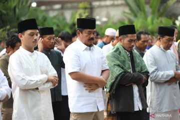 Menko Hadi shalat Idul Adha bersama keluarga di Cilandak 