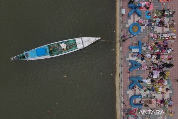 Shalat Idul Adha di Teluk Kendari