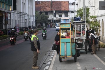 Legislator: Perlu ketegasan Satpol PP DKI tertibkan PKL