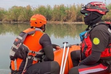 Tim SAR lanjutkan pencarian terhadap anak yang tenggelam di Kali Adem