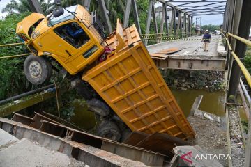 Jembatan ambrol di Langkat