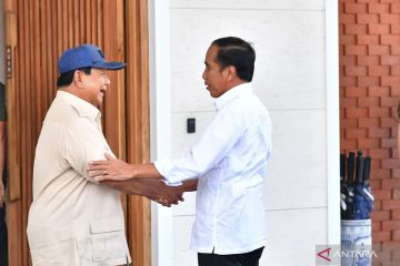 Prabowo hampiri Jokowi di Halim untuk beri ucapan ulang tahun