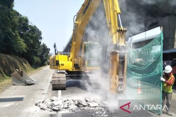 Jasamarga Transjawa perbaiki dua titik Jalan Tol Jakarta-Cikampek