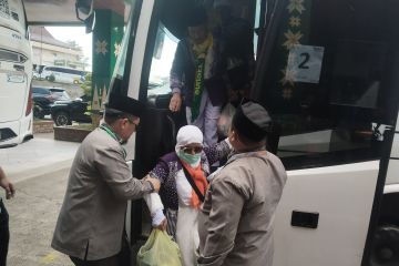 Jamaah haji Kloter 1 Debarkasi Palembang tiba ke Tanah Air, komplit