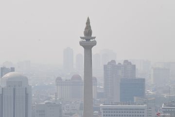 Gunakan masker saat keluar rumah karena udara Jakarta terburuk sedunia