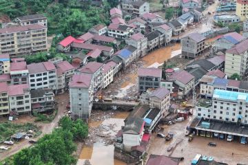 8 orang tewas akibat tanah longsor  di China