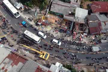 Pembongkaran lapak PKL di jalur wisata Puncak