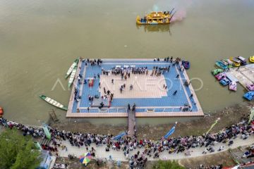 Lomba pacu perahu dan ketek hias