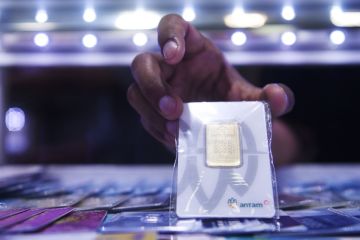 Harga emas Antam naik Rp5.000 jadi Rp1,383 juta per gram