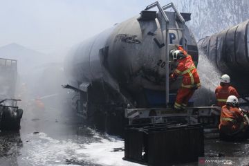 Pertamina : Truk tangki BBM terbakar di tol Ngawi langsung ditangani