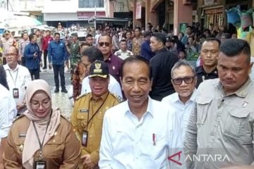 Pedagang Sampit terharu terima bantuan langsung dari Presiden Jokowi