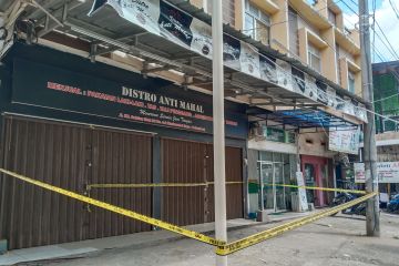 Polisi Palembang temukan orang hilang dicor di toko pakaian